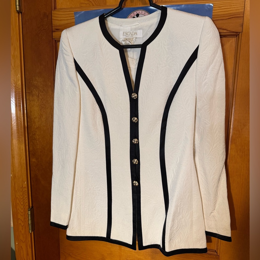 Escada Coture White and Black Women's wool blend blazer